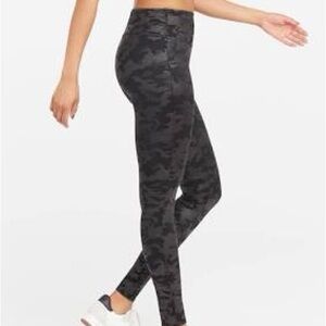 Spanx coated leggings, M